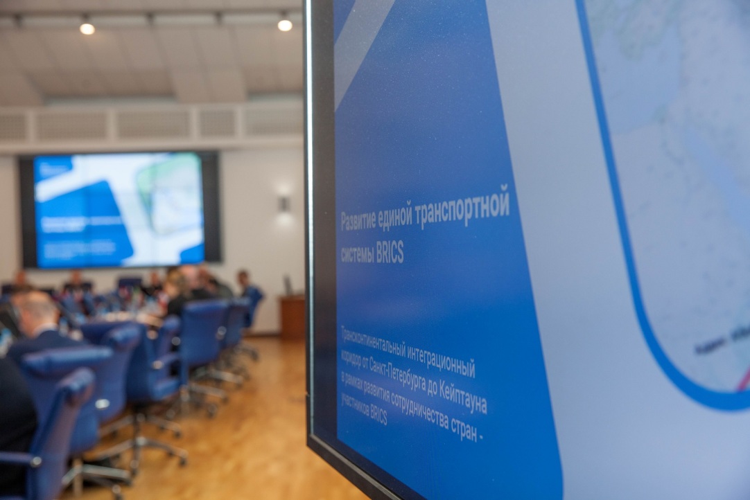 Illustration for news: Integration Processes in International Trade Discussed during Conference at HSE University